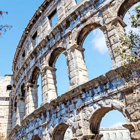 Lägenhet Marsicum By Interhome